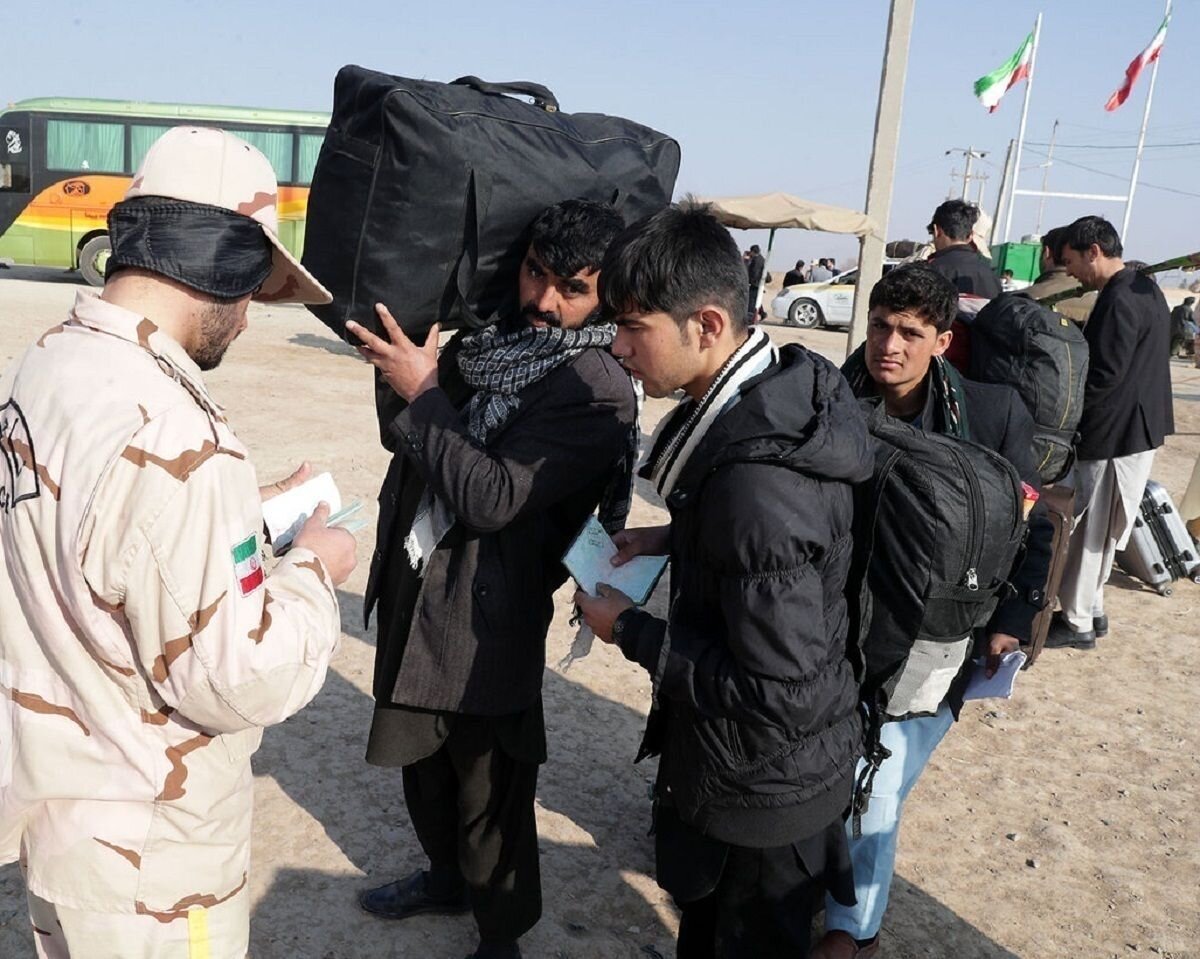 جمع آوری یک هزار و ۸۵۳ اتباع غیر مجاز در عملیات پلیس ساوه - خبرگزاری مهر | اخبار ایران و جهان